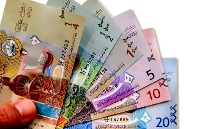 سعر الدينار الكويتي أمام الجنيه المصري