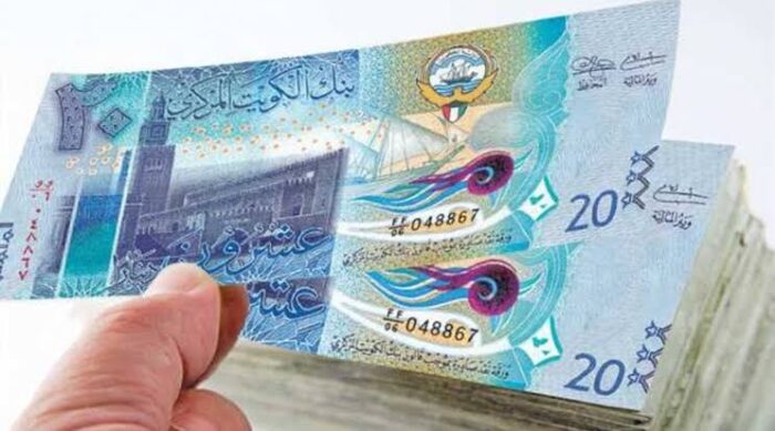 سعر الدينار الكويتي أمام الجنيه المصري