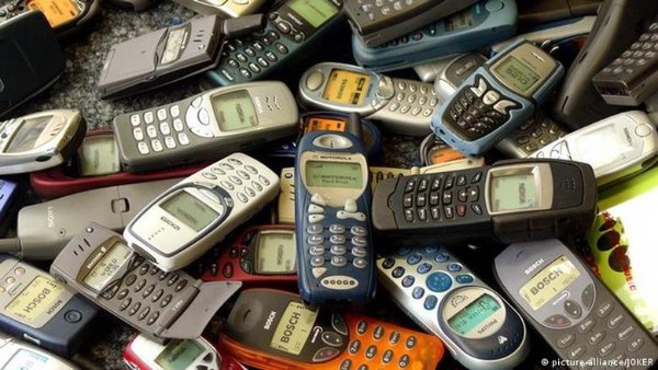 ارتفاع الطلب على الهواتف القديمة لاستخراج الذهب وكيف يؤثر على السوق بشكل غير متوقع