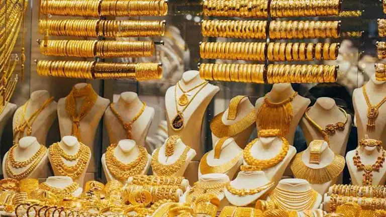 الذهب يتجاوز للمرة الأولى في التاريخ حاجز 4900 دولار للأونصة ويعيد كتابة القواعد الذهبية بارتفاع غير مسبوق