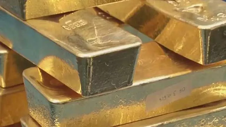 الذهب يقترب من أعلى مستوياته في التاريخ والفضة تكسر حاجز التسعين دولارًا بأداء قوي مستمر