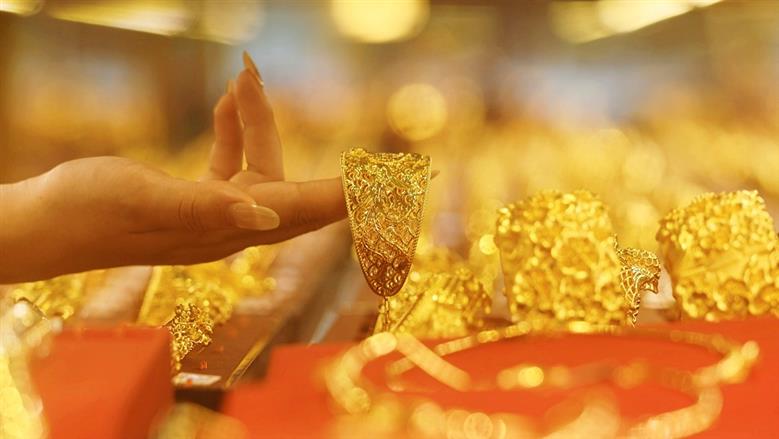 تراجع مفاجئ في سعر الذهب عيار 21 هل هذا بداية تصحيح أم استمرار للصعود في الأسواق العالمية