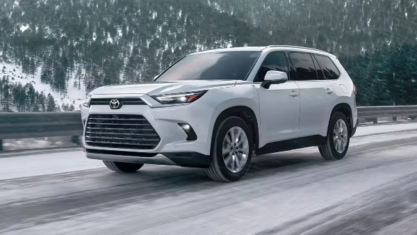 تويوتا تكشف النقاب عن سيارة Grand Highlander الرياضية الجديدة في تصميم مميز وجذاب