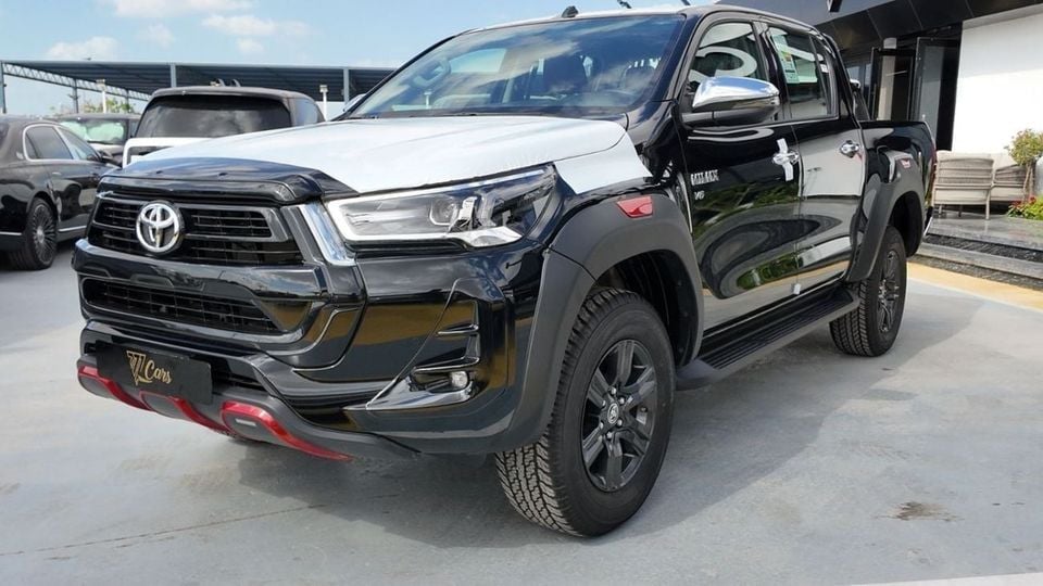 تويوتا هيلوكس SR5 4.0 V6 4WD A/T موديل 2026 للبيع في دبي بأفضل المواصفات