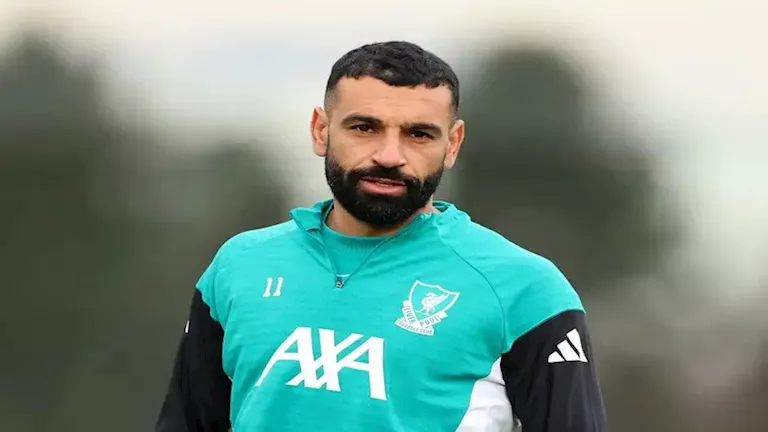 حذر متزايد وعروض مغرية من أندية السعودية تثير اهتمامها بمحمد صلاح بشكل كبير