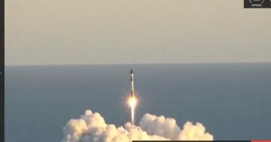 سبيس إكس تكمل بنجاح إطلاق 25 قمرا صناعيا جديدا من أقمار ستارلينك لتعزيز الإنترنت الفضائي