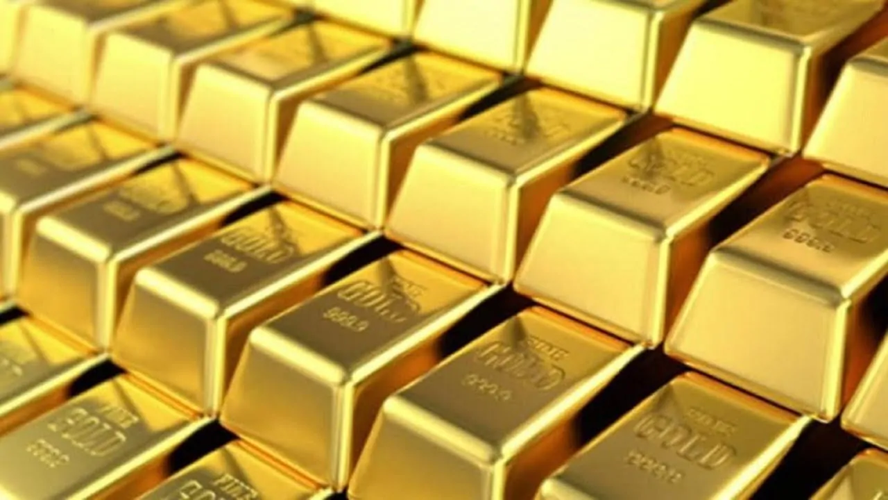 سعر الذهب يواصل التذبذب في الأسواق وعيار 21 يتماسك مستقراً عند مستويات جديدة