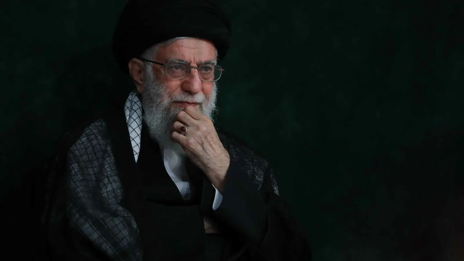 معاريف تحذر من أن الحشود الأمريكية ليست كافية لخوض حرب طويلة الأمد ضد طهران في مستقبل مجهول